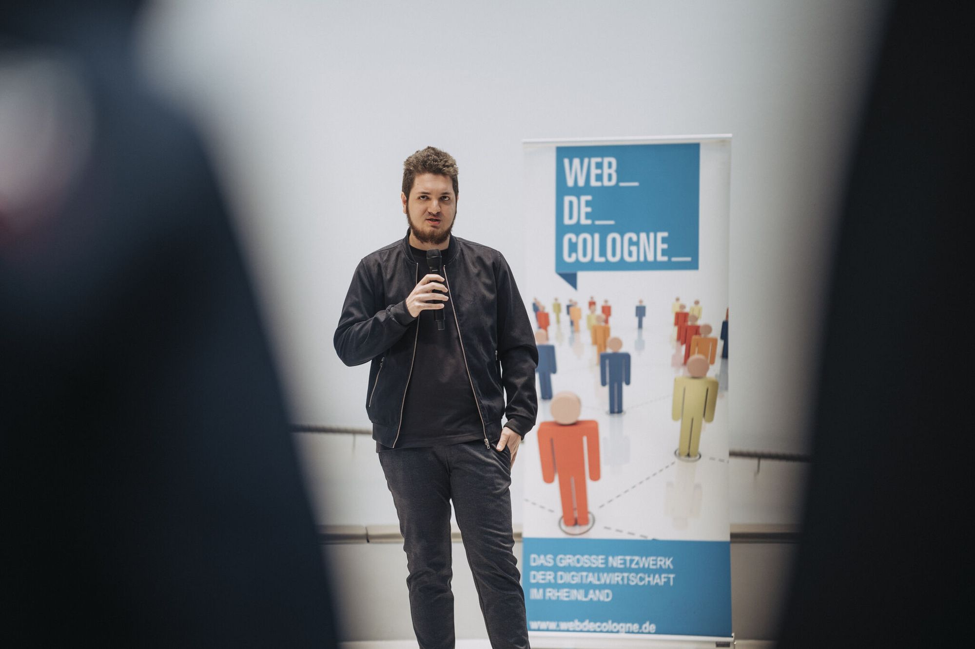 David Wiestner hält einen Vortrag beim Netzwerk Web de Cologne
